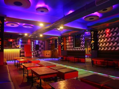 Aryan's Family Restaurant & Bar