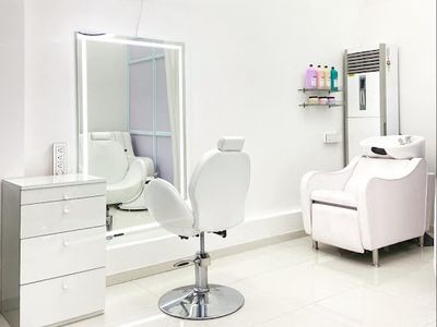 Hair Mining Unisex Salon