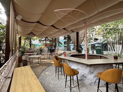 Live Kitchen and Bar