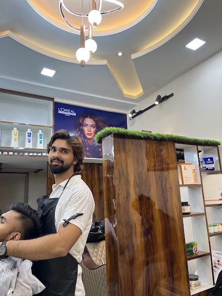 LUCKY HAIRS UNISEX SALON - Photo 1