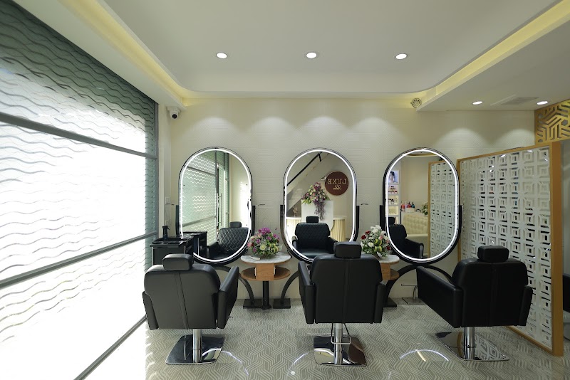 LUXE SALON - Photo 1