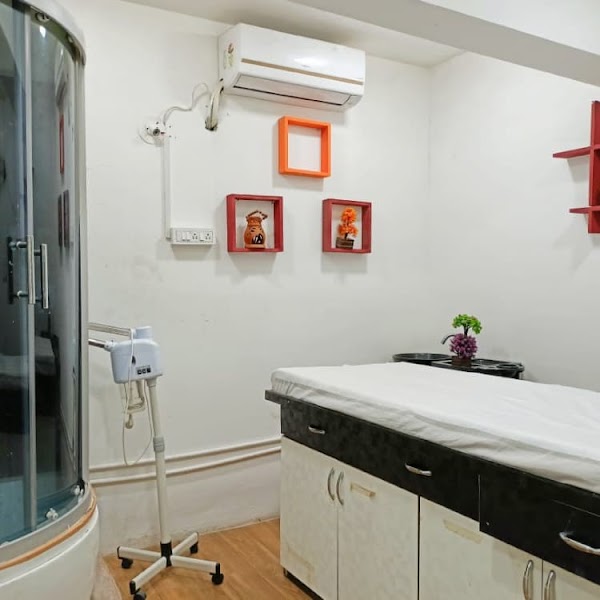 ORANGE | Premium Ladies Salon & Academy - Photo 1