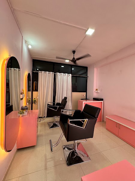 THE BEAUTY ARENA SALON - Photo 1