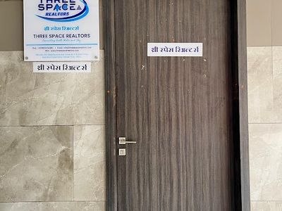 THREE SPACE REALTORS